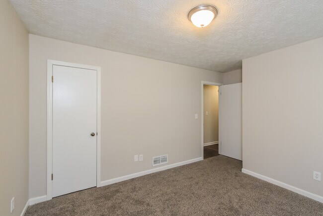 Building Photo - Fantastic 3bd/2ba home! Coming soon!