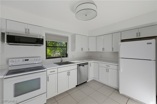 Building Photo - 514 11th Ave S