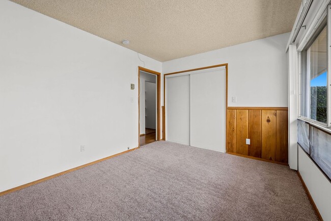 Building Photo - Charming 3 Bedroom 2 Bathroom Home in La M...