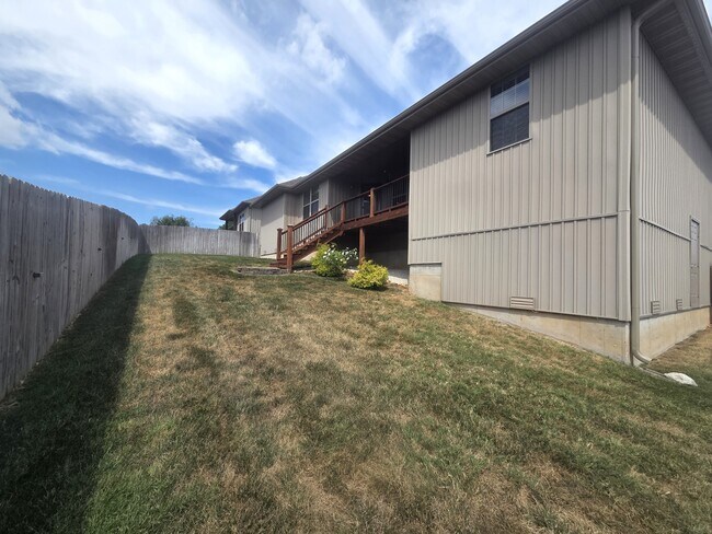 Building Photo - 722 E Mining Camp Rd