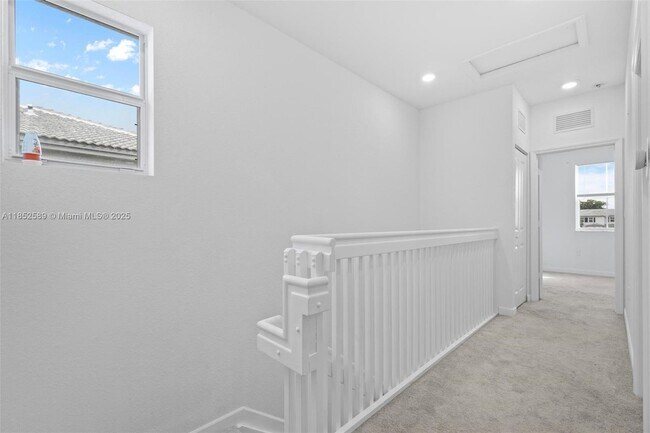 Building Photo - 1826 SE 26th Rd