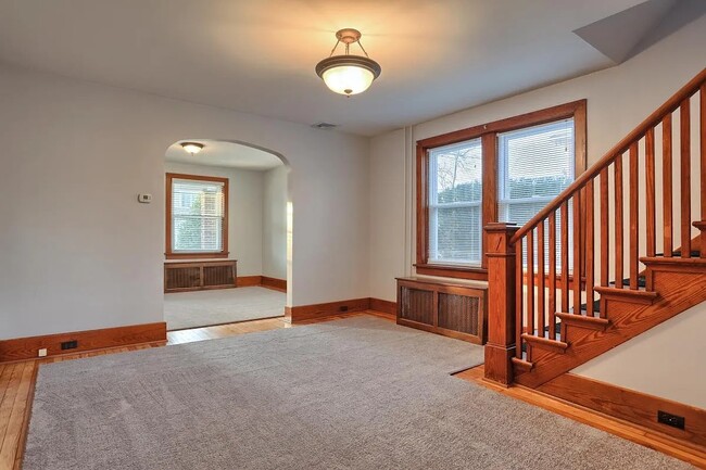 Building Photo - 145 W Areba Ave