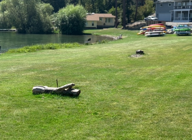 Building Photo - Beautiful Lakeside Home