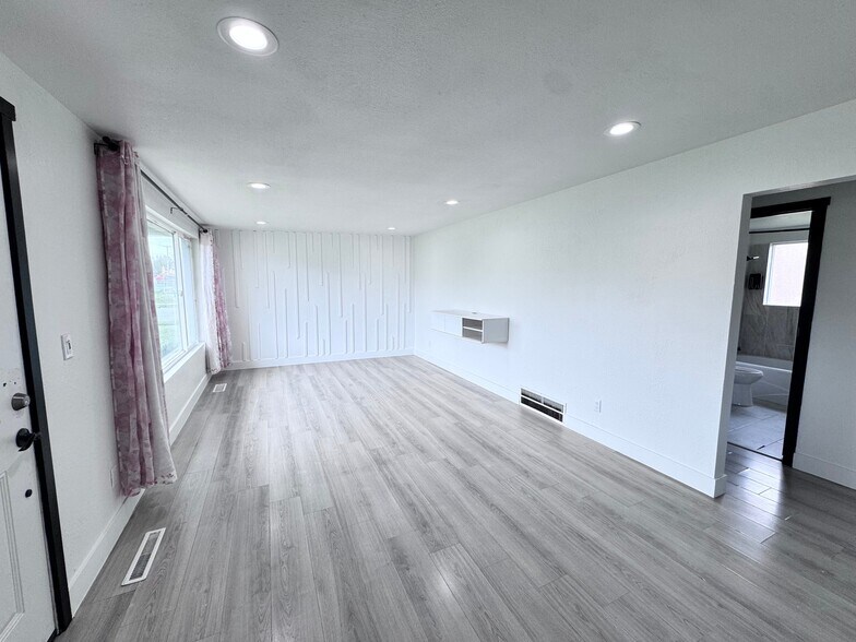 Building Photo - 3560 S 4800 W