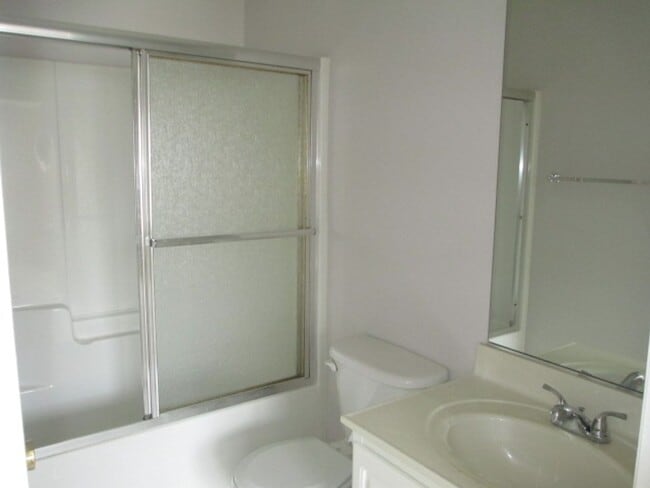 Building Photo - Gorgeous 2br/2.5ba TH, excellent Raleigh location, January 10th!!