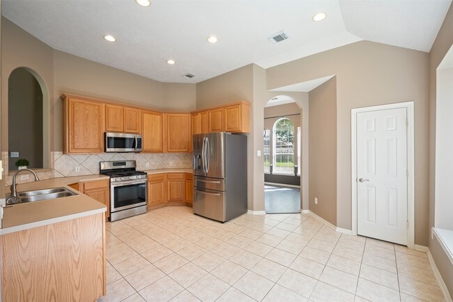 Building Photo - 406 Stockbridge Ln