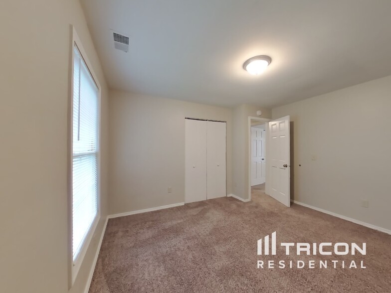 Building Photo - 2773 Fox Pointe Dr