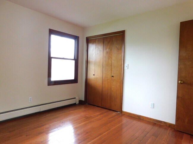 Building Photo - 6 Herkimer St