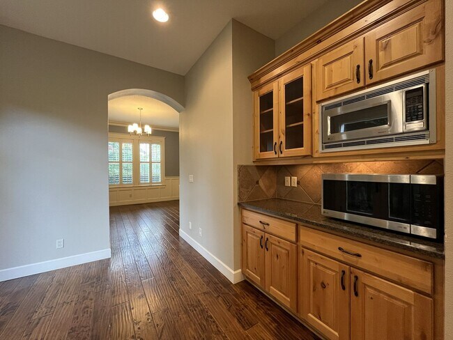 Building Photo - Luxury 5 Bedroom Home with Soaking Tub, Chef’s Kitchen & Expansive Primary Suite