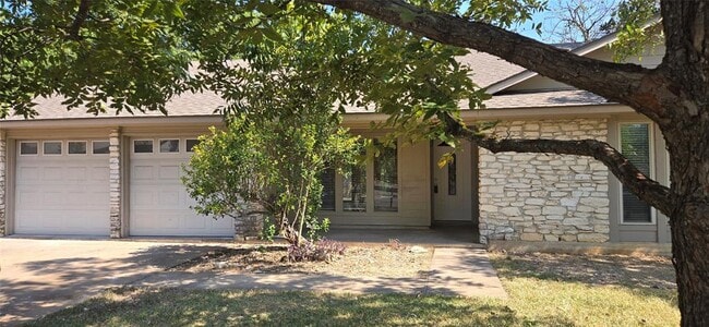 Primary Photo - 2104 Village Way Dr