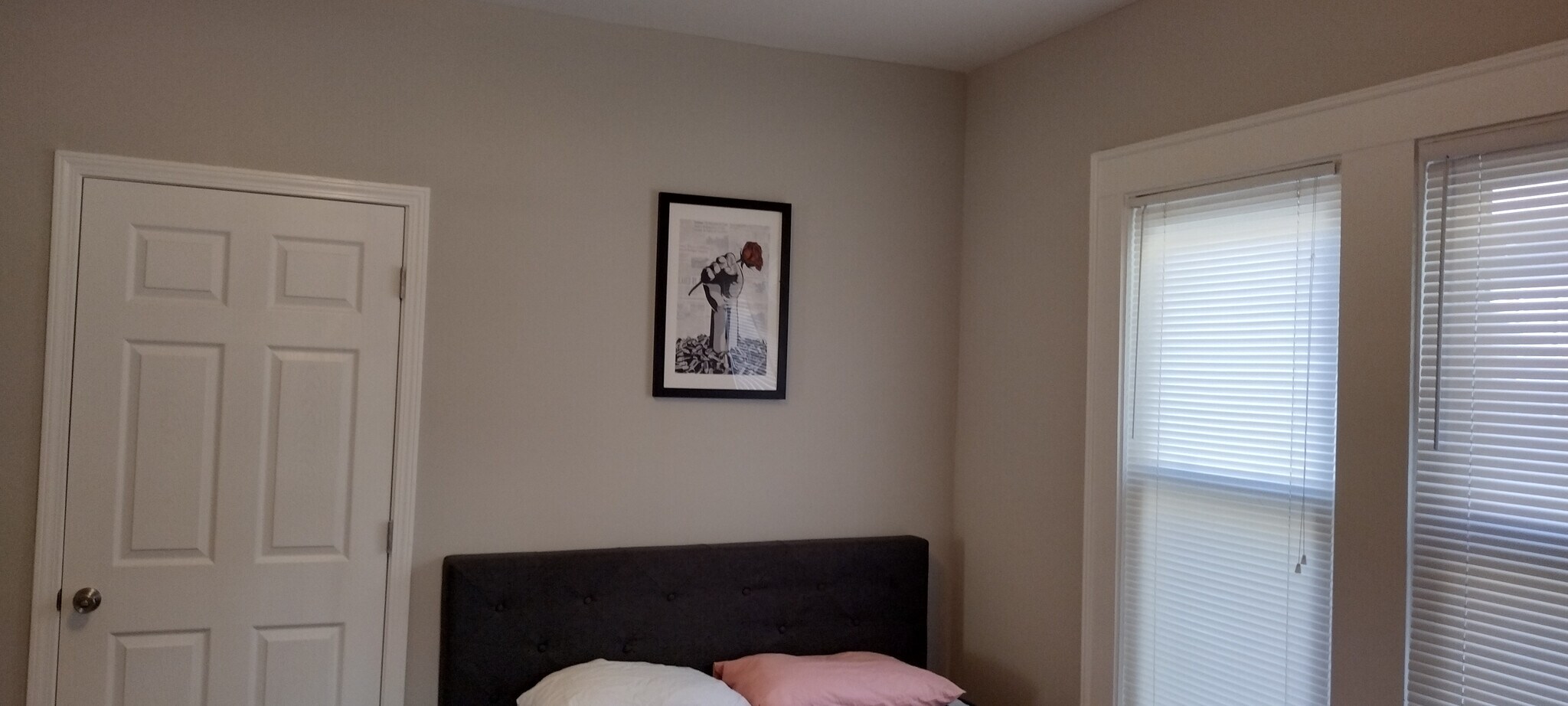 Building Photo - Room in House on Formosa Ave