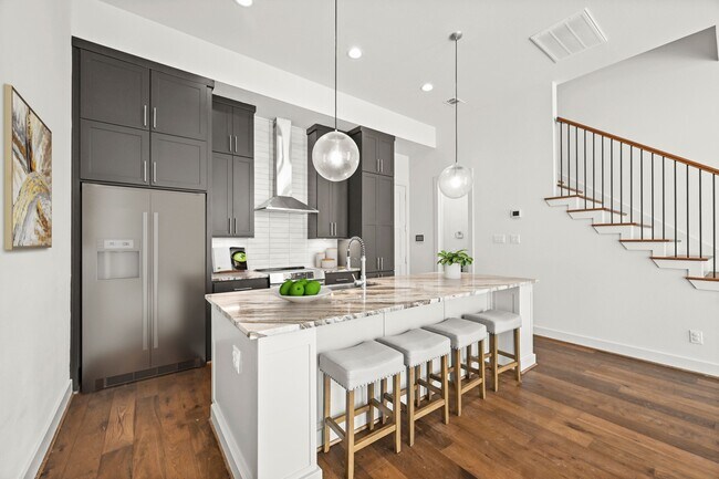 Building Photo - 2409 Webster St