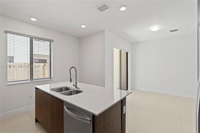 Building Photo - 535 SW 91st Pl