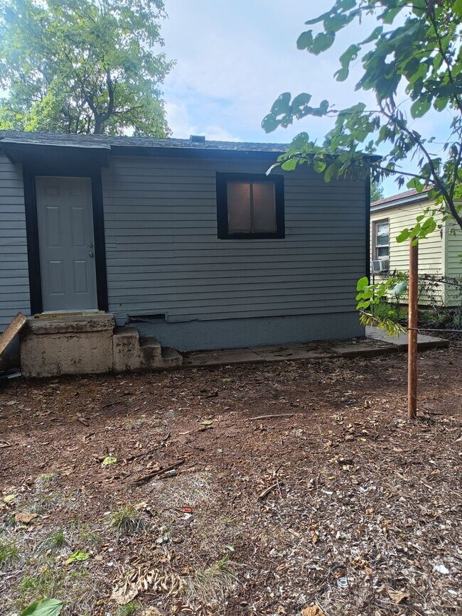 Building Photo - Newly Remodeled 3 Bed / 1 Bath Home with Large Backyard – All Electric!