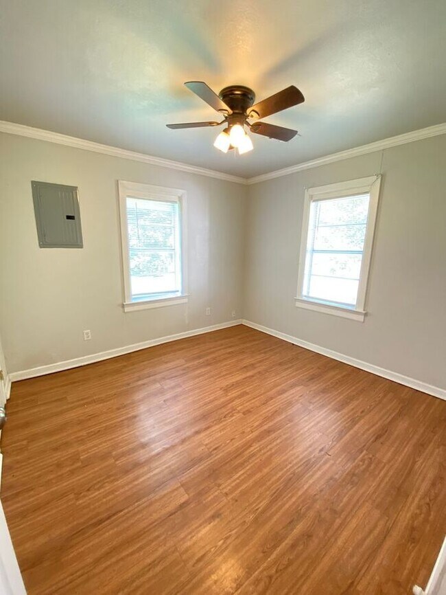 Building Photo - Cute 3 Bed 1 Bath Near Tinker AFB