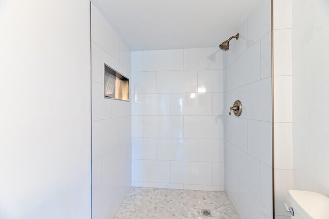 Building Photo - 2226 N Cypress Bend Dr