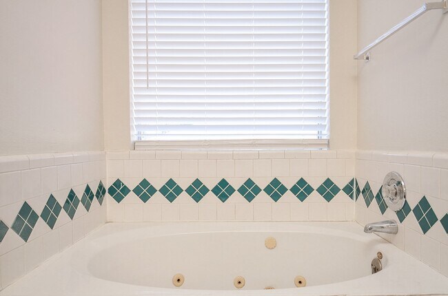 Building Photo - 3027 Texas Oak Dr