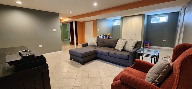 Building Photo - 1831 S Cumberland Ave