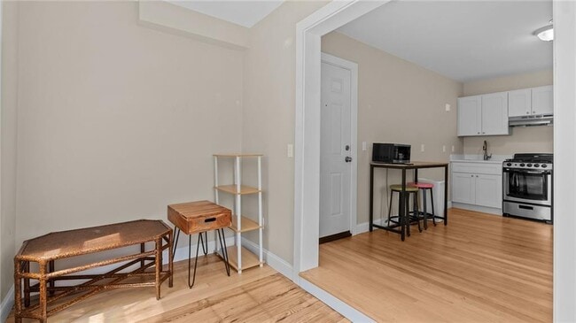 Building Photo - 16 Brinley St
