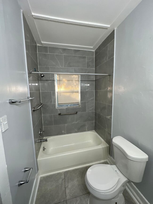 Building Photo - Fully Renovated 2/1 -Single Family Availab...