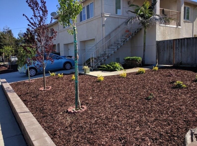 Building Photo - 1499 Essex St