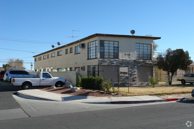 Building Photo - 317 S 11th St