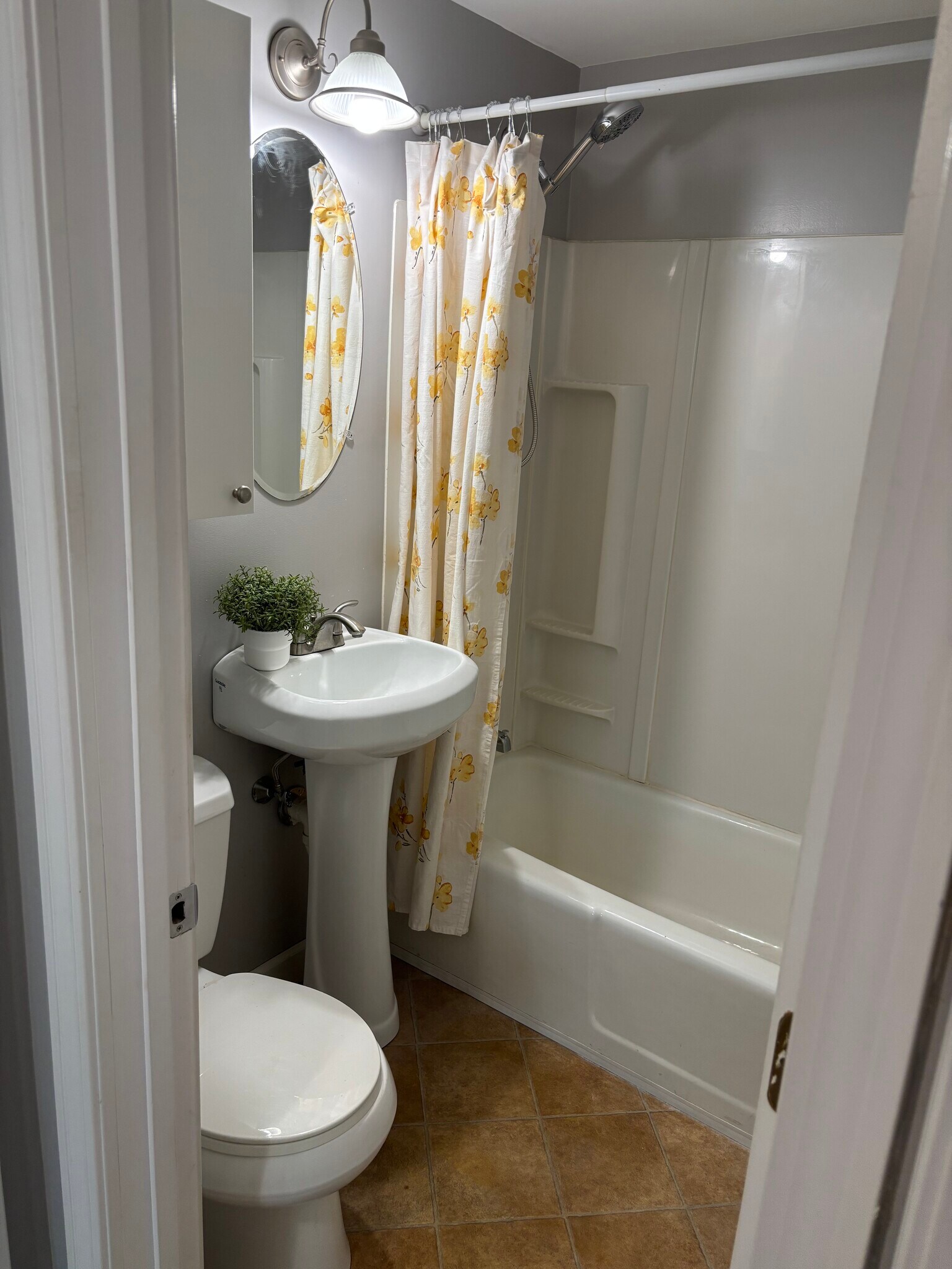 Building Photo - 170 Johnson St