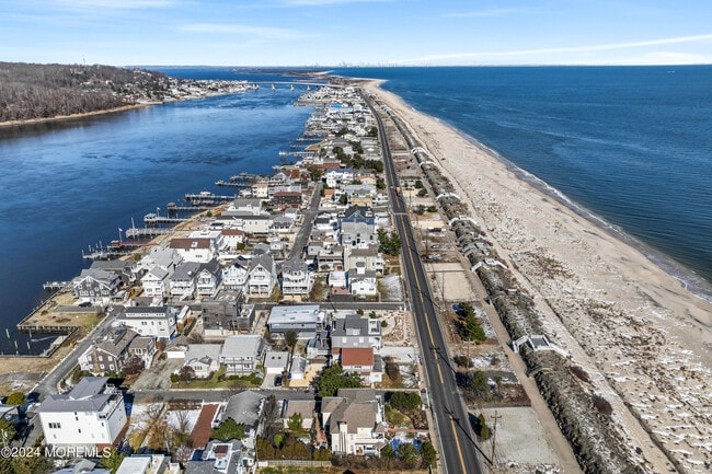 Building Photo - 556 Ocean Ave