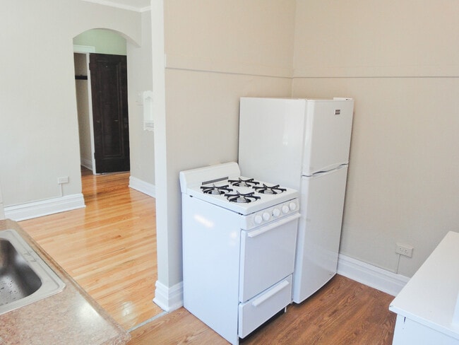 Building Photo - 1941 Grove Ave