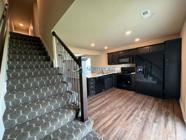 Building Photo - 815 Raven Court