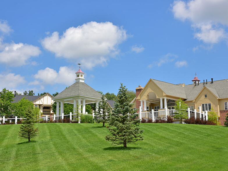 Lush Green Courtyards - Timberlane Apartments