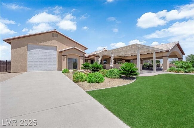 Building Photo - 1.2 Acres with Indoor & Outdoor RV Parking!!!!