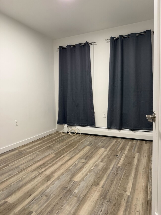 Building Photo - 20 Porach St