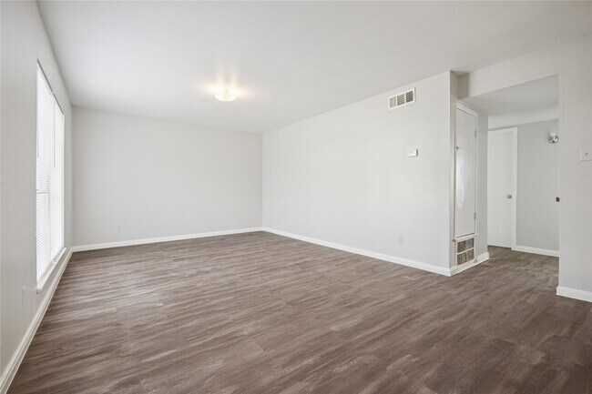 Building Photo - 1716 Crownover Rd