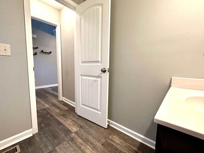 Building Photo - Move-In Special Available! Beautiful Singl...