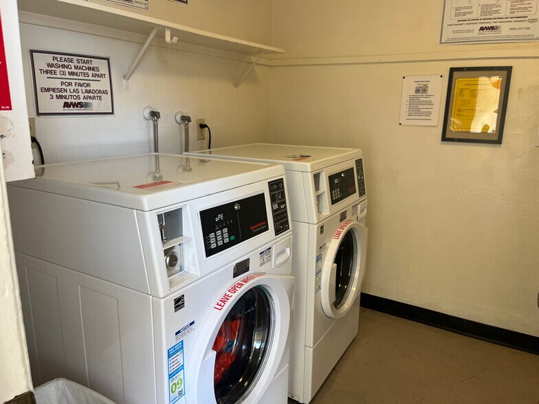 Building Photo - 3565 Linden Ave