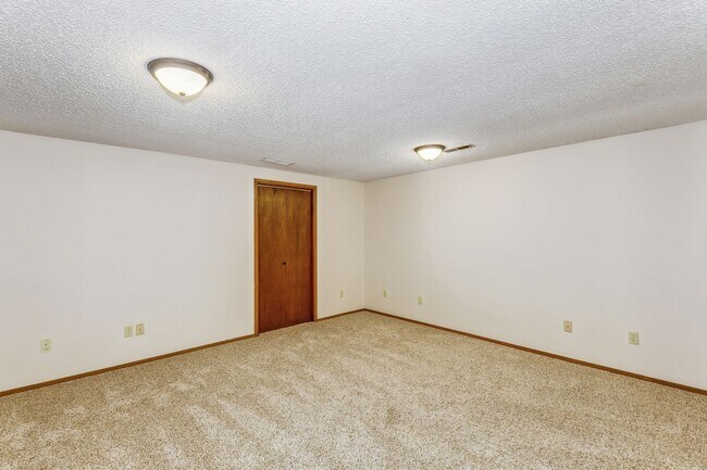 Building Photo - 2405 S Capri St