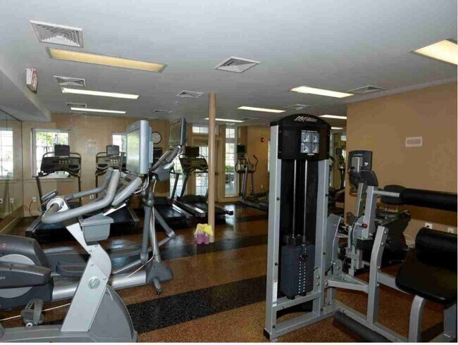 Building Photo - 4177 S Four Mile Run Dr