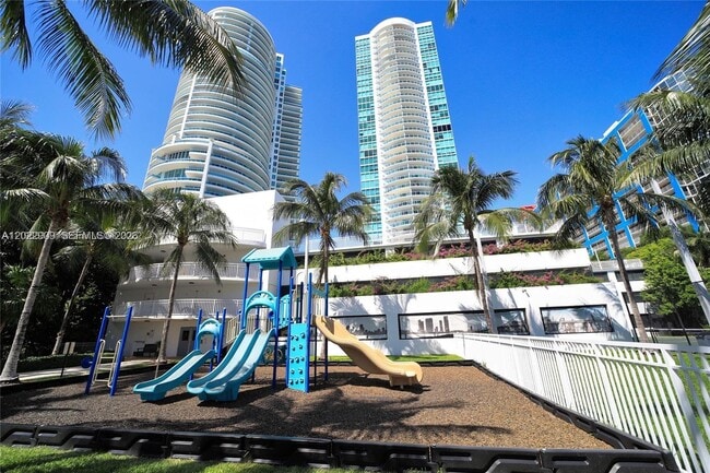 Building Photo - 2101 Brickell Ave