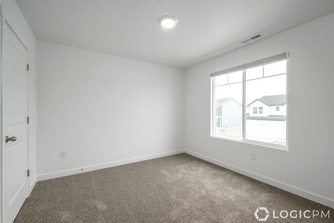 Building Photo - Stunning Brand New Home in Lehi!!