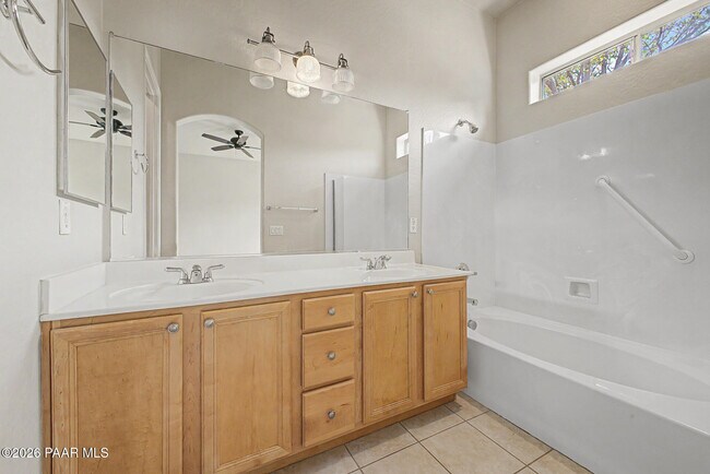 Building Photo - 6747 E Kilkenny Pl
