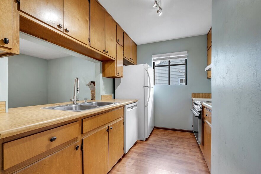 Building Photo - 2057 Victory Garden Ln