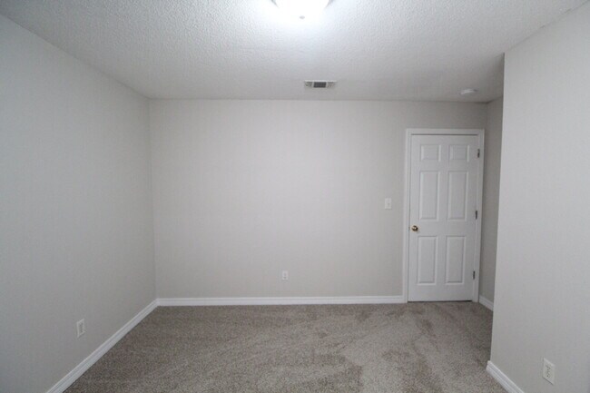 Building Photo - Updated 3BR/1BA Patio Home in Northeast Pensacola, Close to Downtown, Shopping, and Parks!