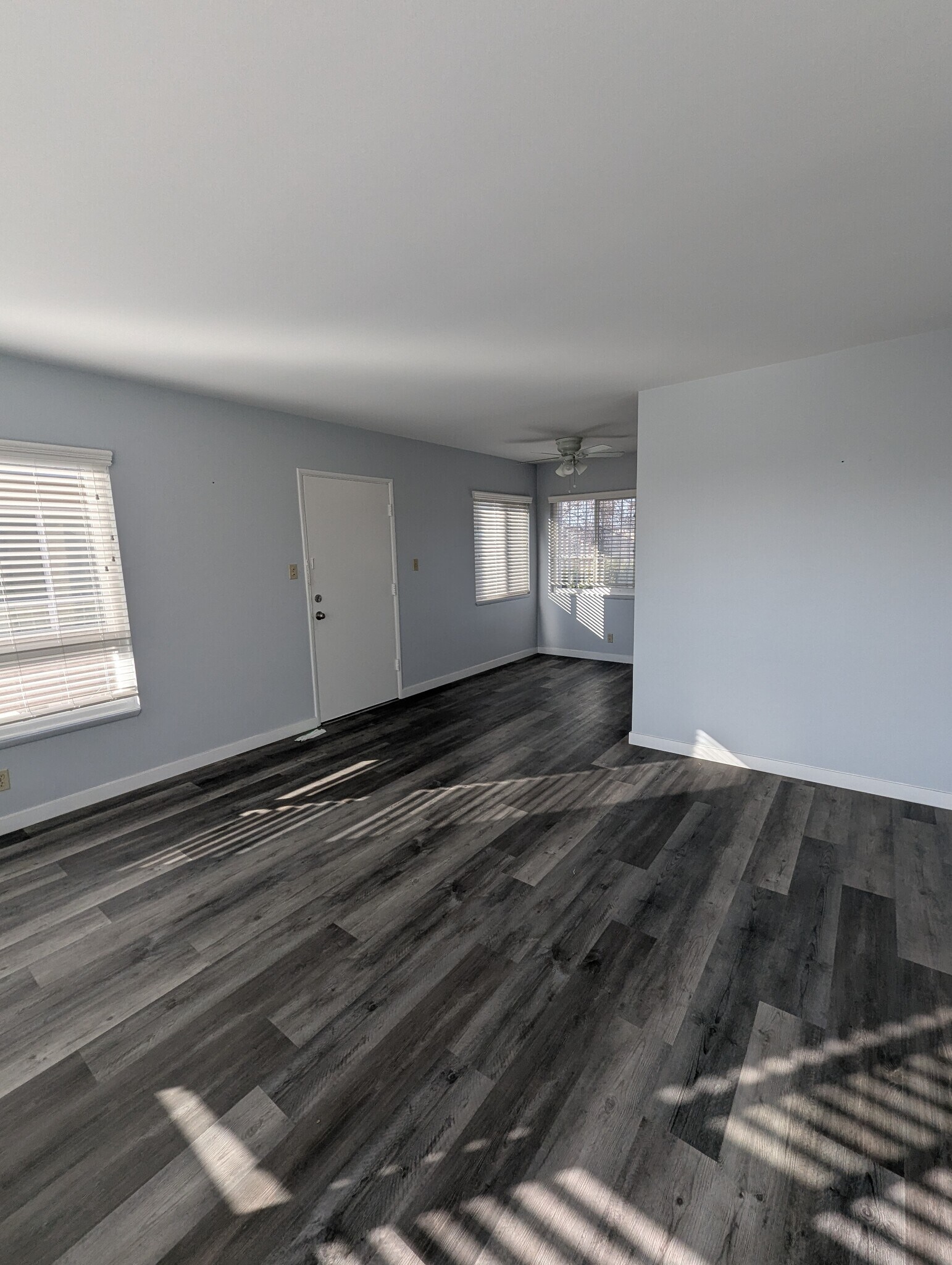 Building Photo - 902 Centinela Ave