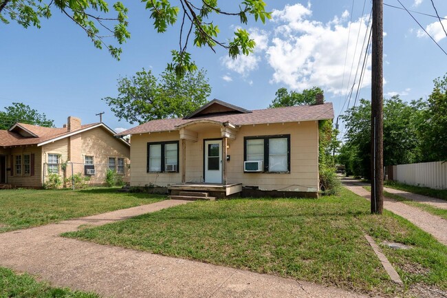 Building Photo - 1833 S 8th St
