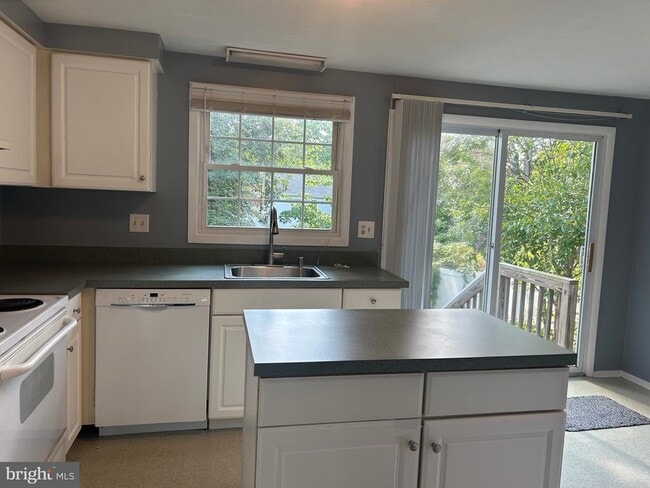 Building Photo - 615 McKinway