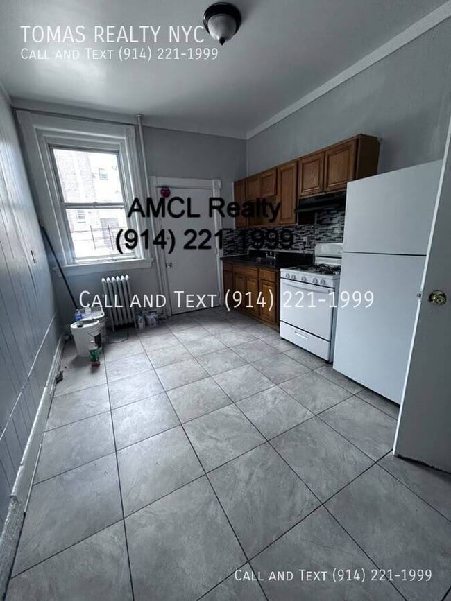 Building Photo - 137 Hawthorne Ave