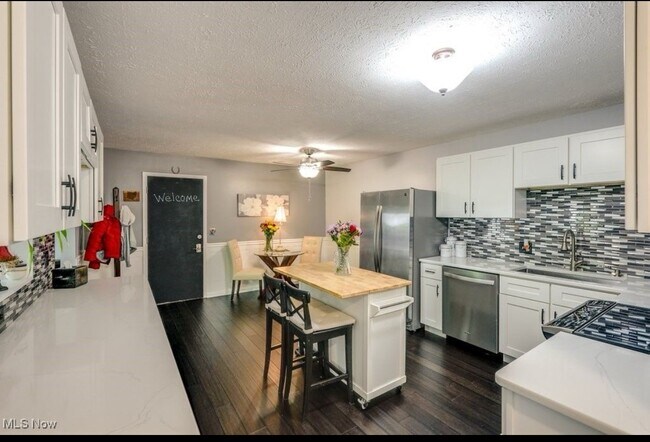 Building Photo - 5589 Rainier Ct