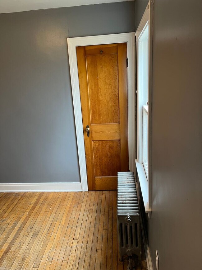 Building Photo - Lovely 2 Bedroom Apartment in Old Town
