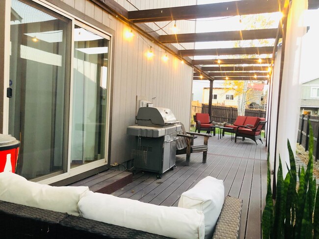 Building Photo - Great 3 Bedroom SW Bend Single Family Home